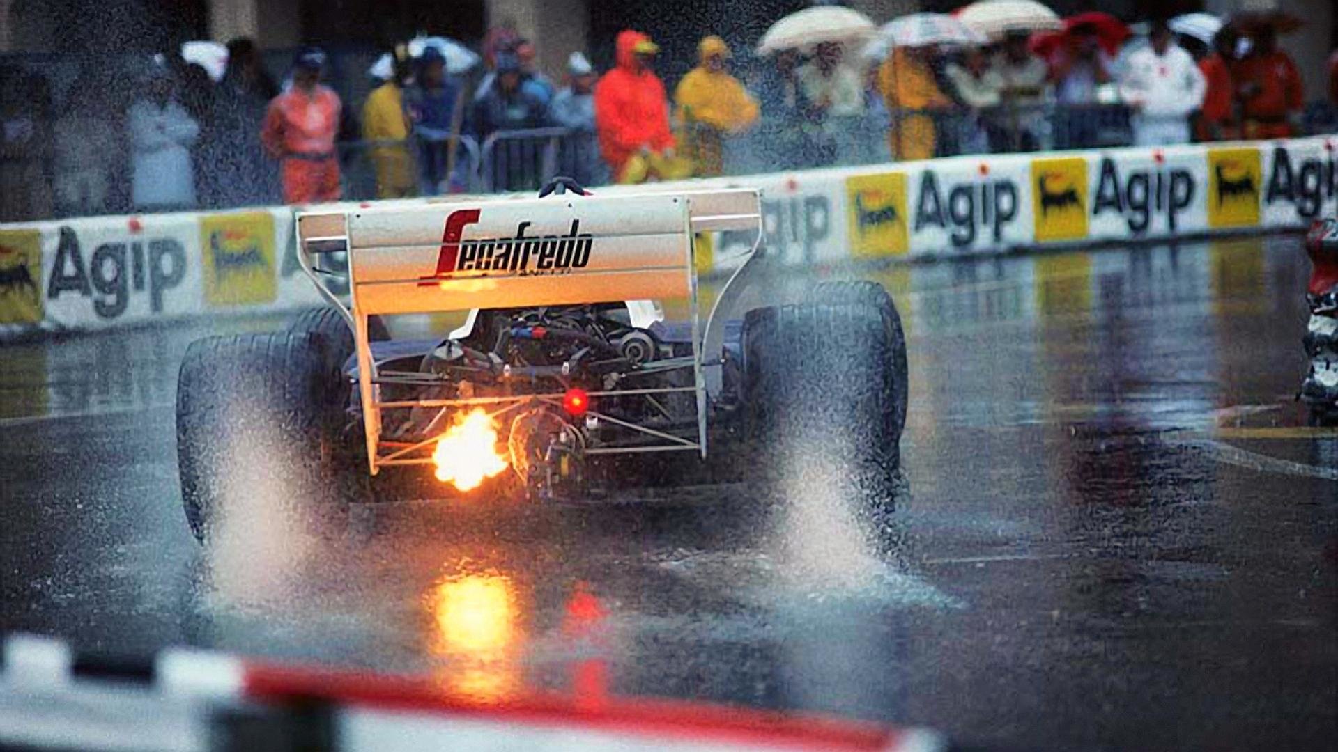 formula 1 car race in rain wallpaper