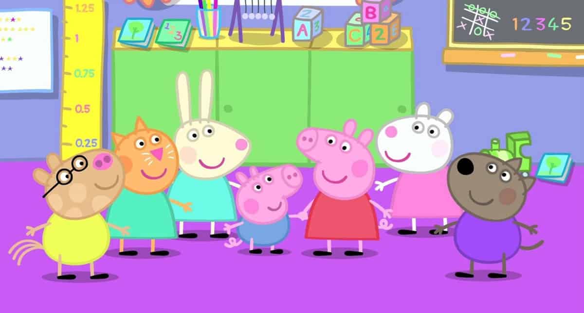 peppa pig in front of her house wallpaper